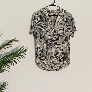 Linen shirt With floral detailing